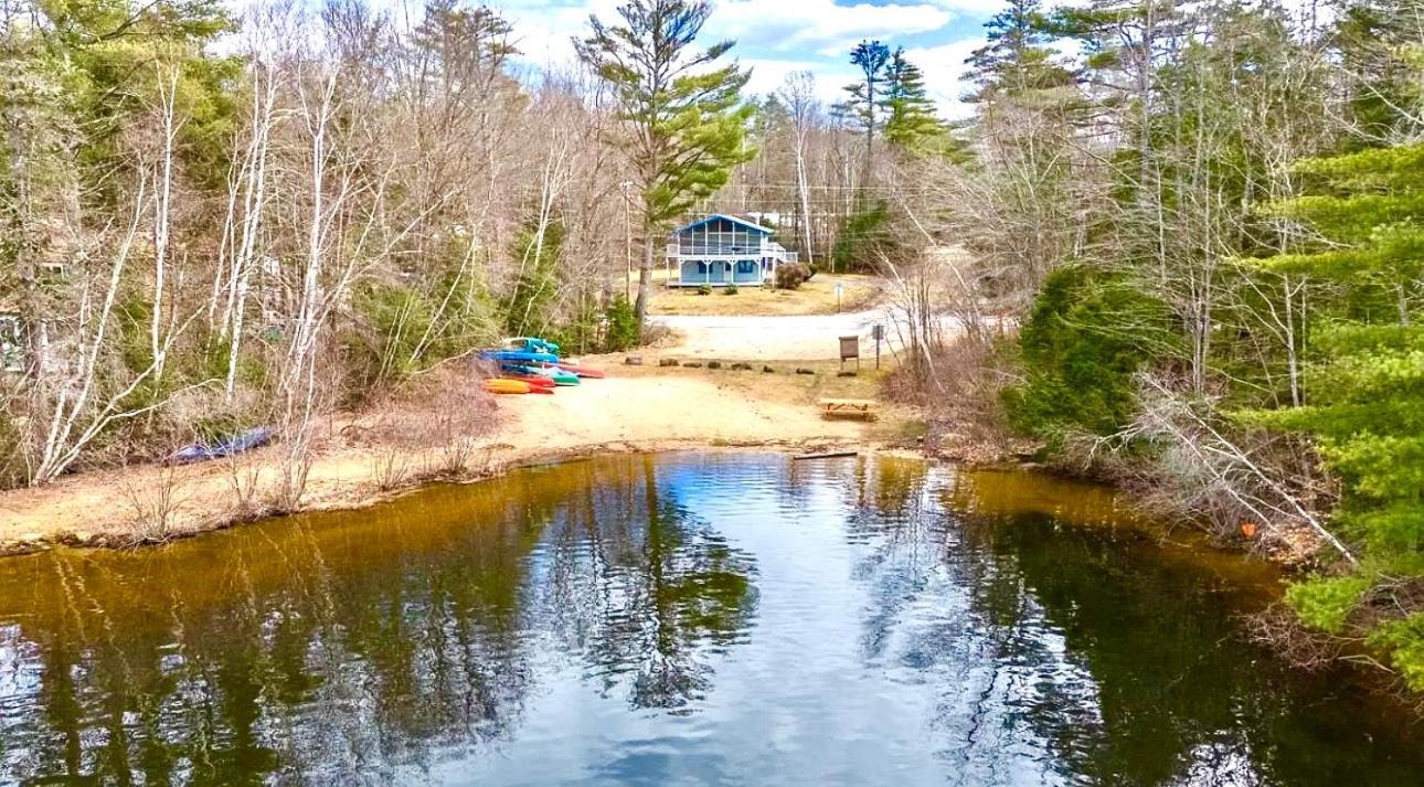 Charming Lakefront Chalet, Family And Pet Friendly Villa Barnstead Exterior photo