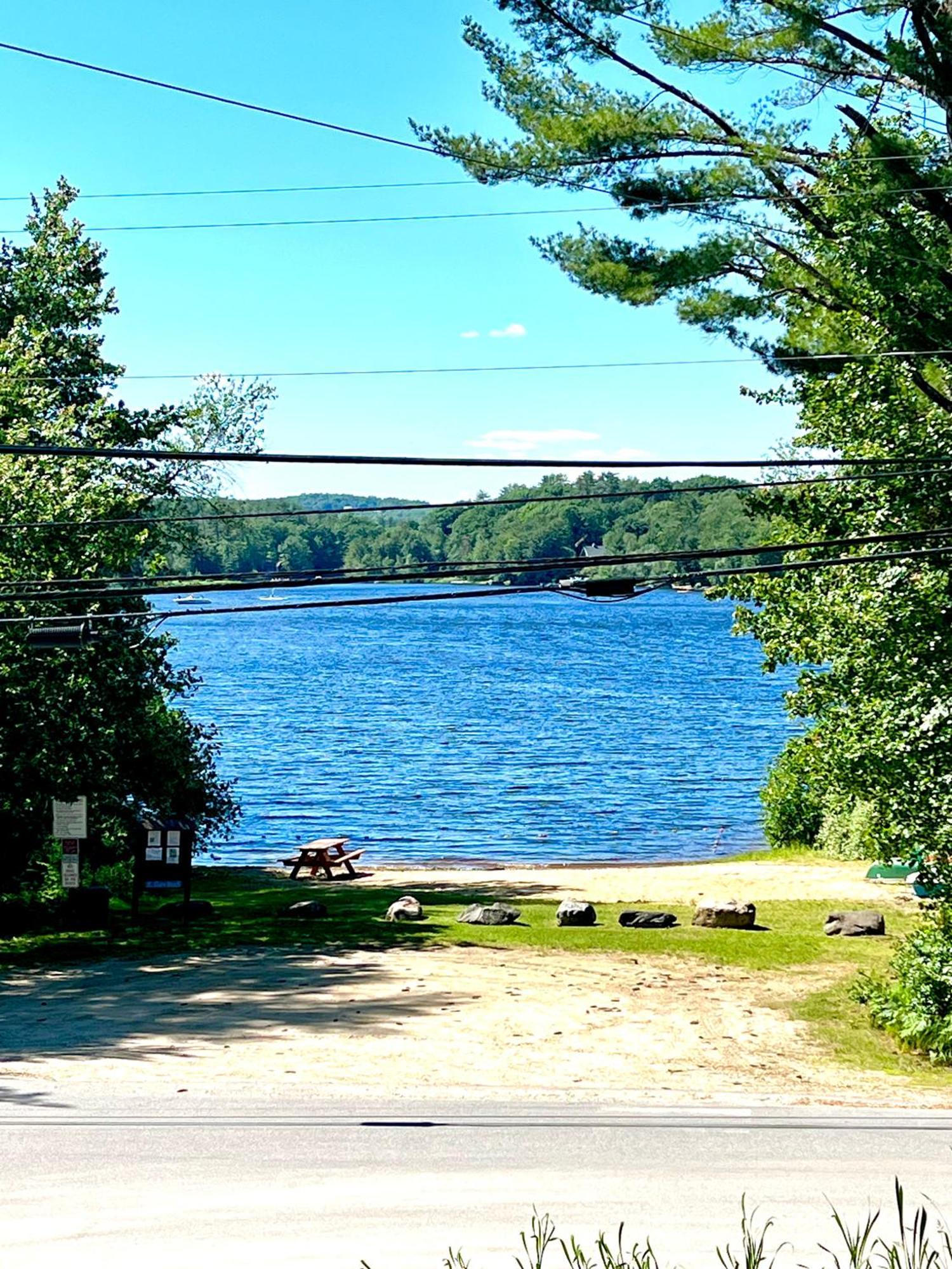 Charming Lakefront Chalet, Family And Pet Friendly Villa Barnstead Exterior photo